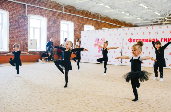 Секция художественной гимнастики для детей в Санкт-Петербурге